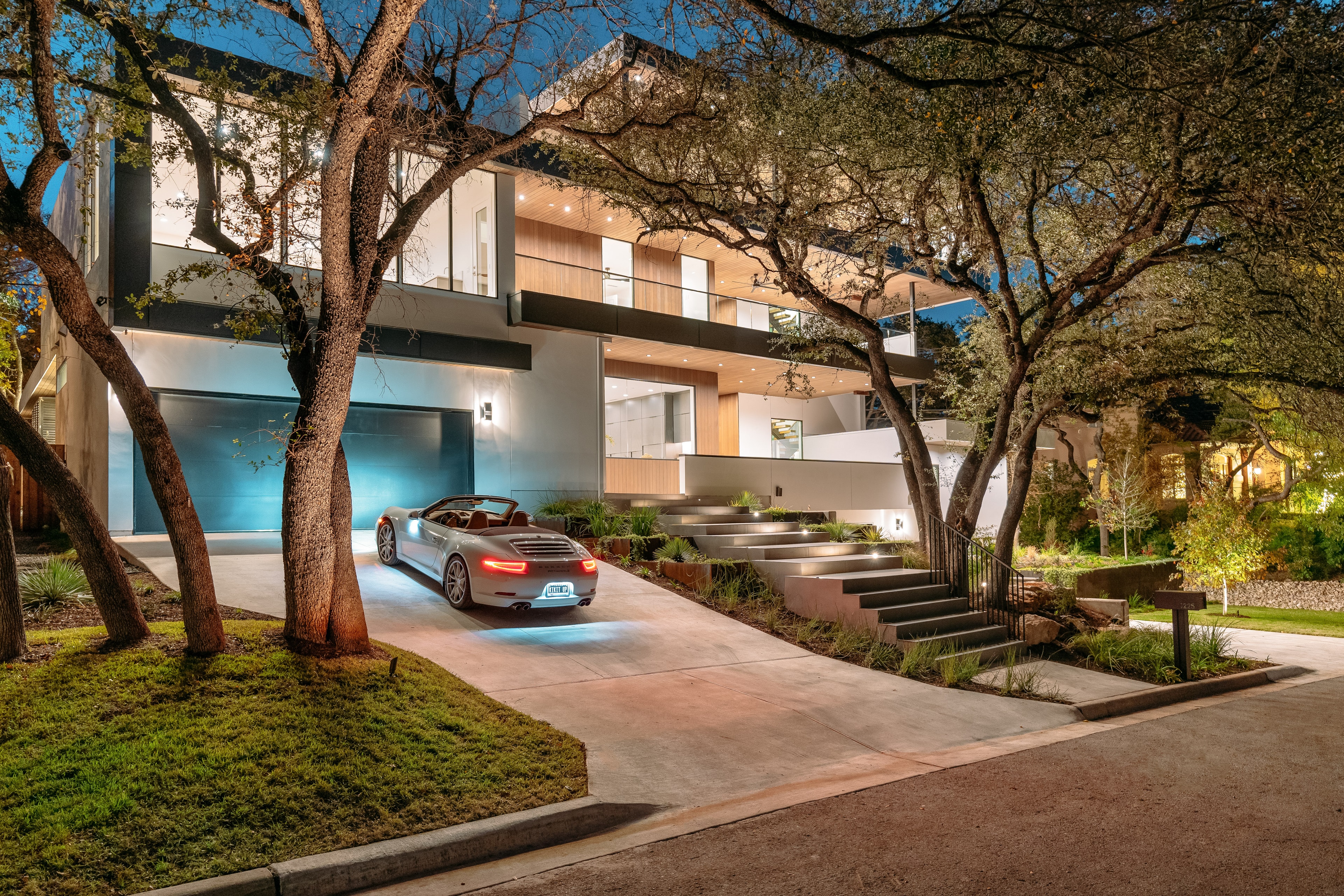 3225 Park Hills Drive, Rollingwood exterior